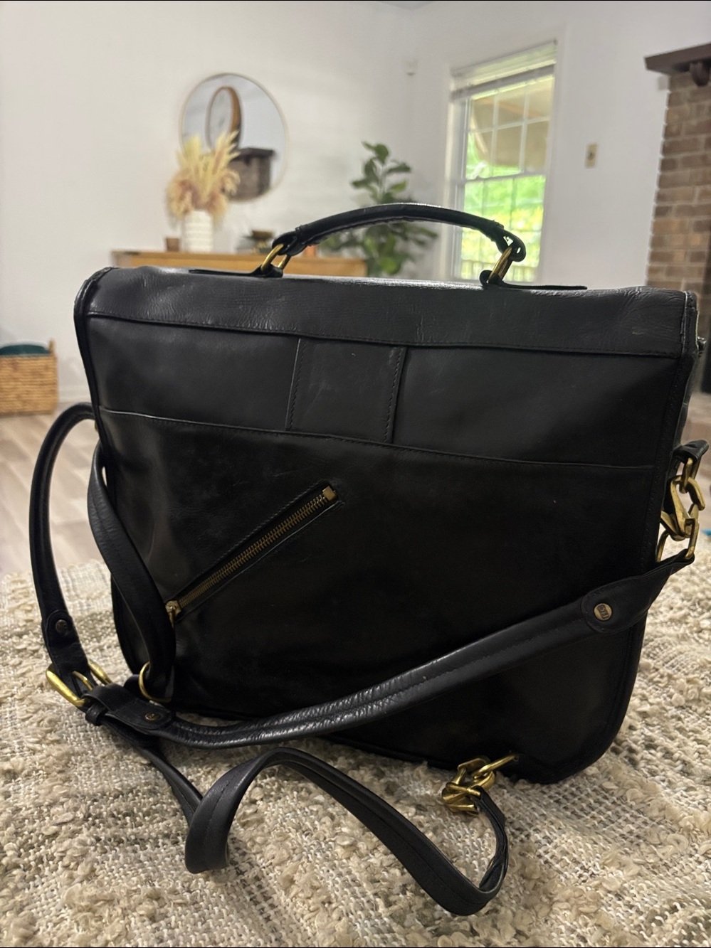 Wilson Leather Black Men's Convertible Messenger Backpack Bag with Brass Buckle - Picture 3 of 16